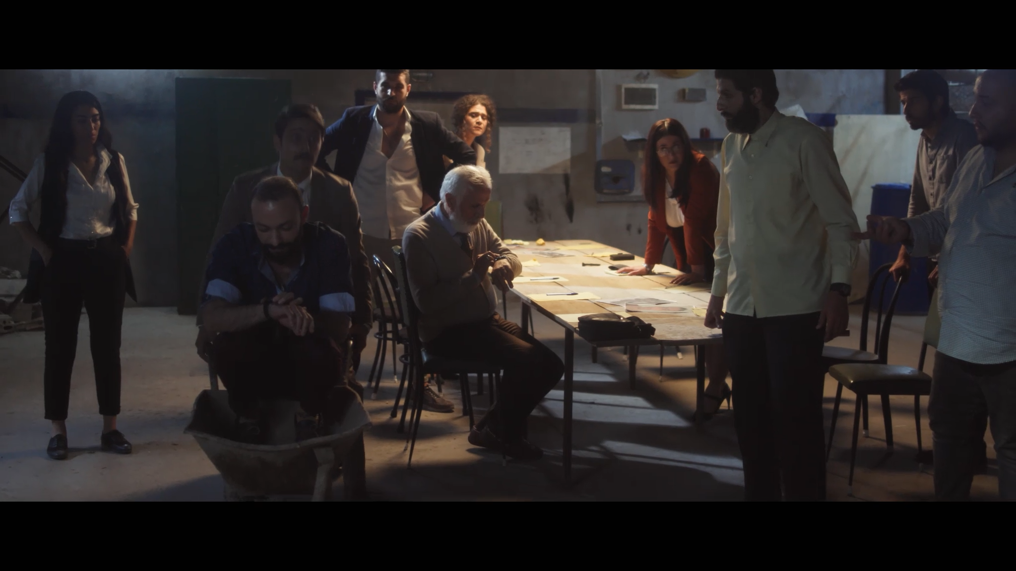 Jury deliberation scene from Tnaash